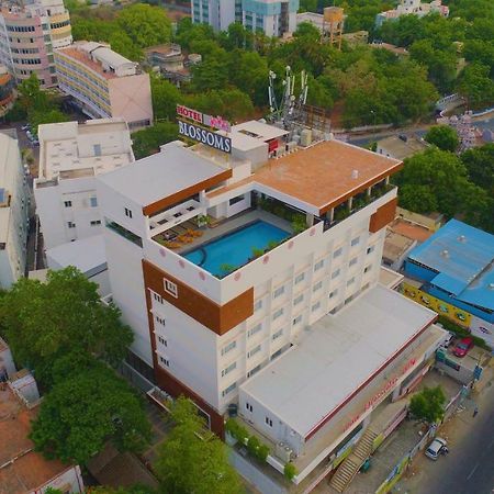 Hotel Blossoms Tiruchirappalli Exterior foto